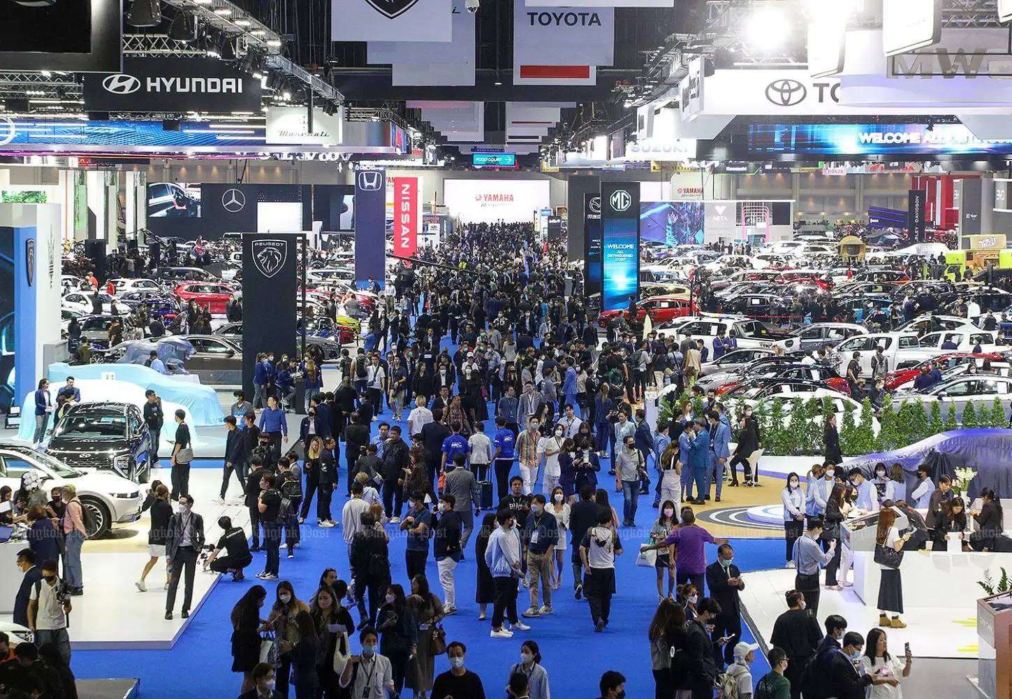 Crowds between car stands at the Bangkok motor show